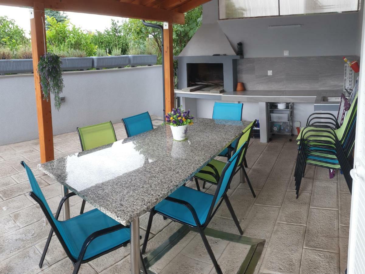 Villa Freya - Vacation House 斯拉汀 外观 照片